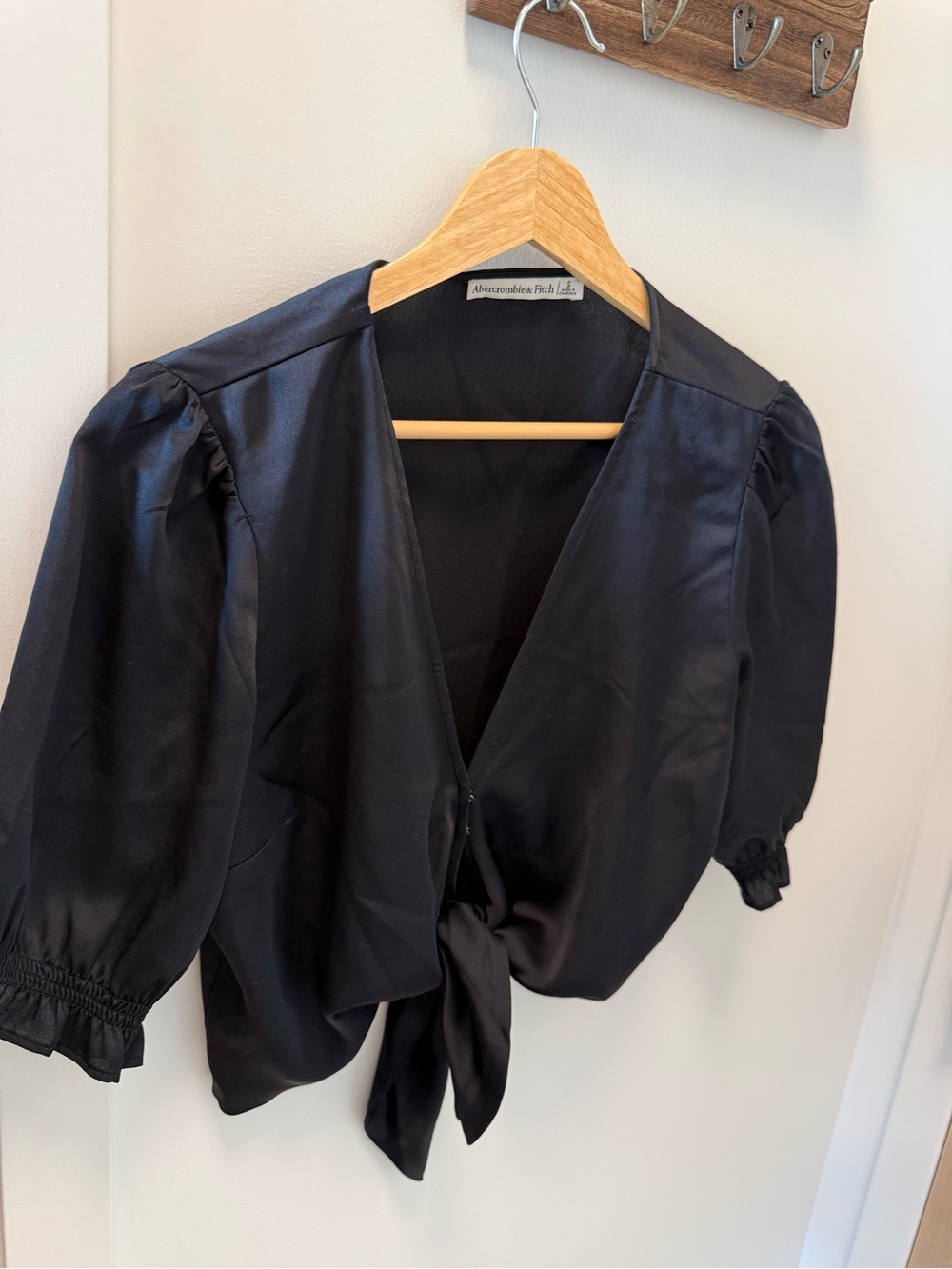 Abercrombie & Fitch Black Satin Tie-Front Puff Sleeve Blouse